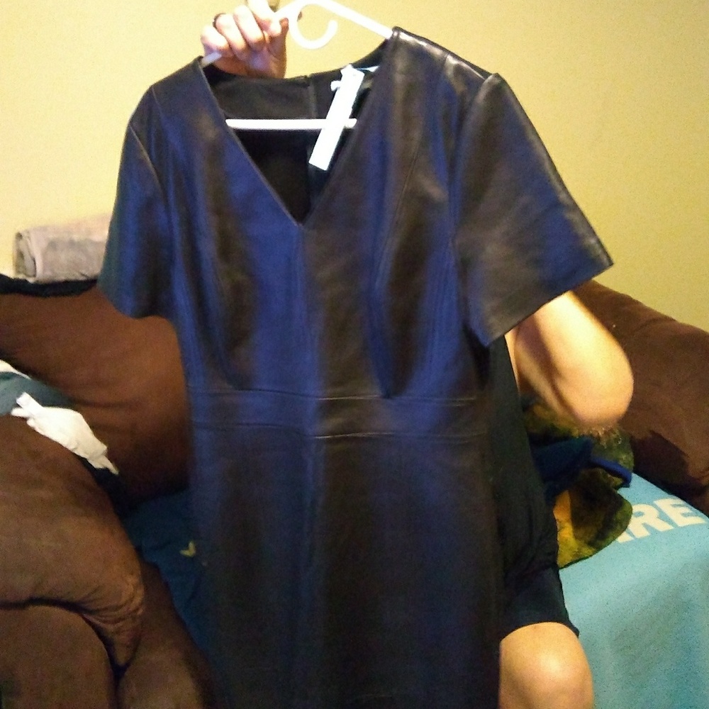 Dresses - Picture 2 of 2